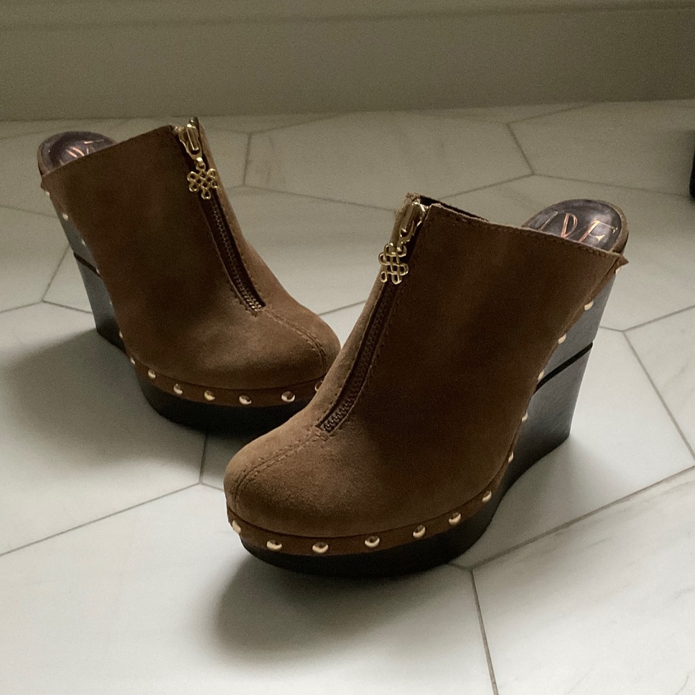 DVF CLOGS